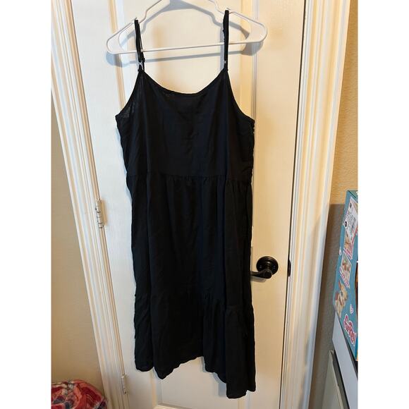 Urban Renewal Black Linen-Feel sleeveless midi dress - Picture 2 of 5